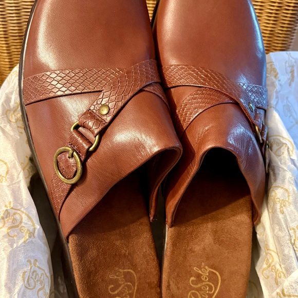 Brown or Black Leather Clogs with Buckle New in box. - Picture 3 of 10